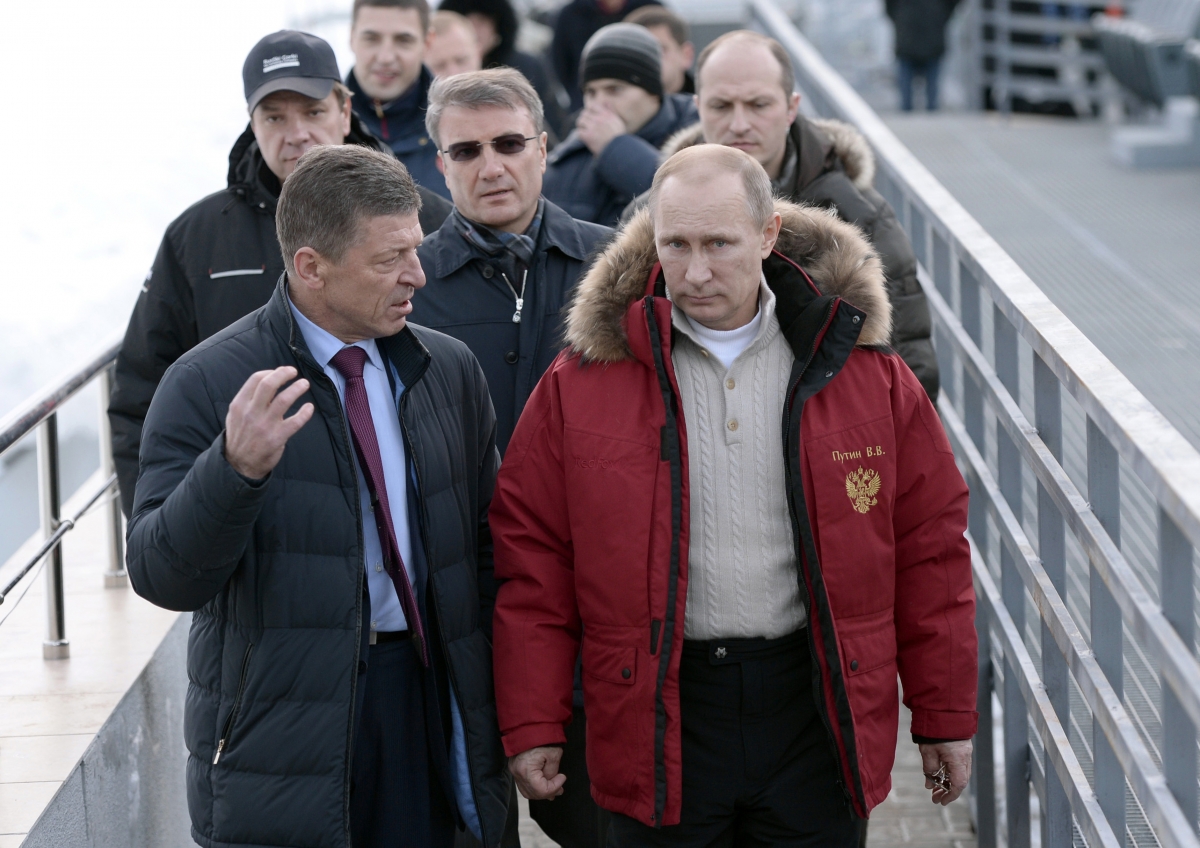 Russian President Vladimir Putin (R), Sberbank President German Gref (C) and Deputy Prime Minister Dmitry Kosak visit an Olympic venue near Sochi January 3, 2014. Russian President Vladimir Putin (R), Sberbank President German Gref (C) and Deputy Prime Minister Dmitry Kosak visit an Olympic venue near Sochi January 3, 2014.