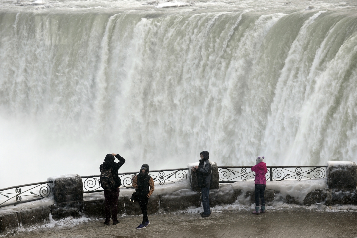 Police launch search for woman who went over Niagara Falls