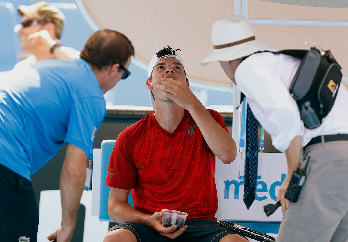 Players Collapse as Heatwave Turns Australian Open into Oven