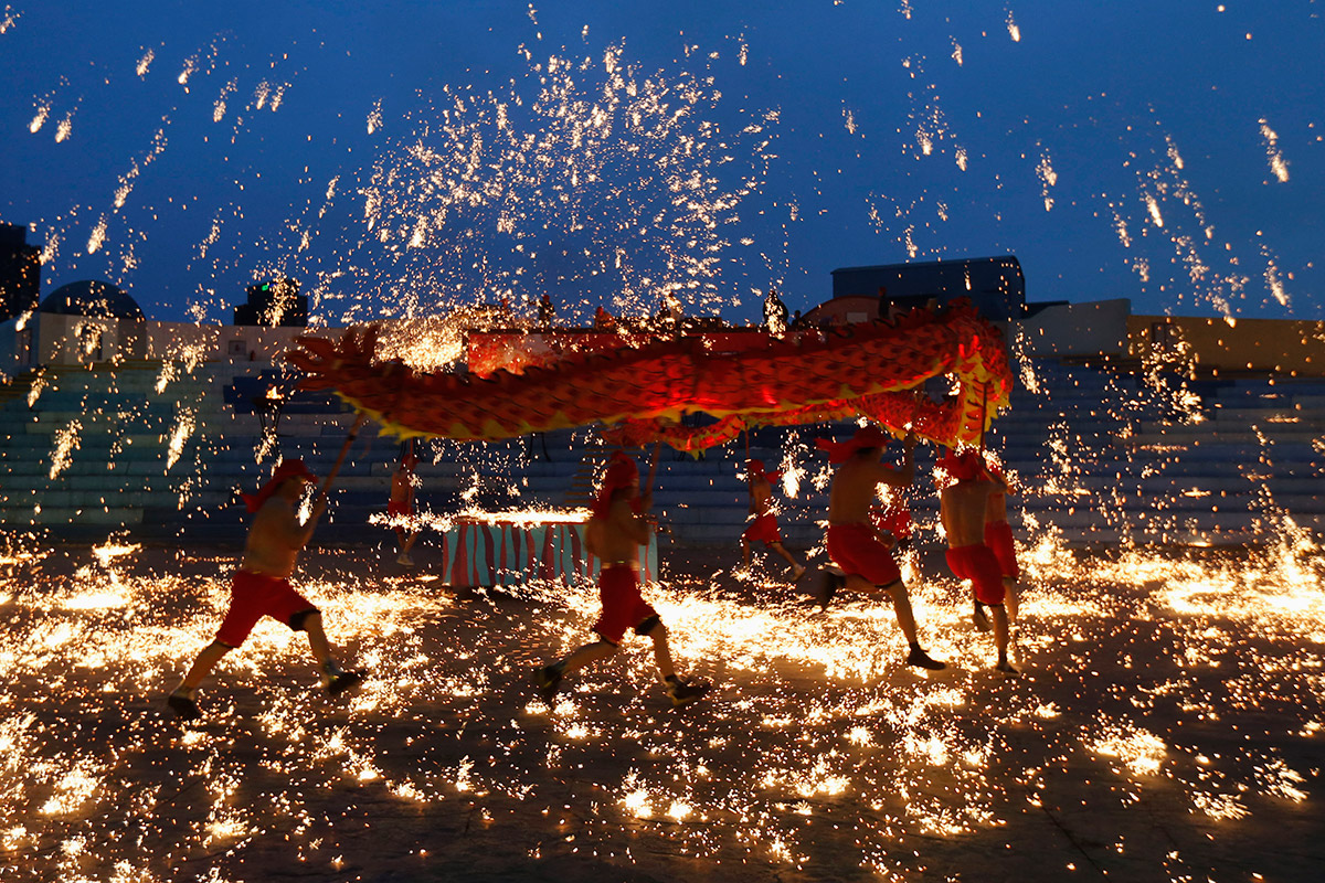 Year of the Horse: Chinese New Year Customs in Pictures