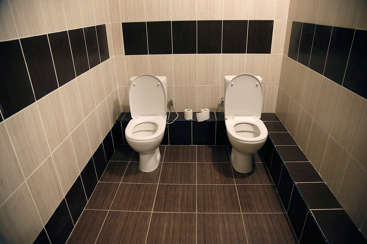 http://d.ibtimes.co.uk/en/full/1360684/sochi-toilets.jpg