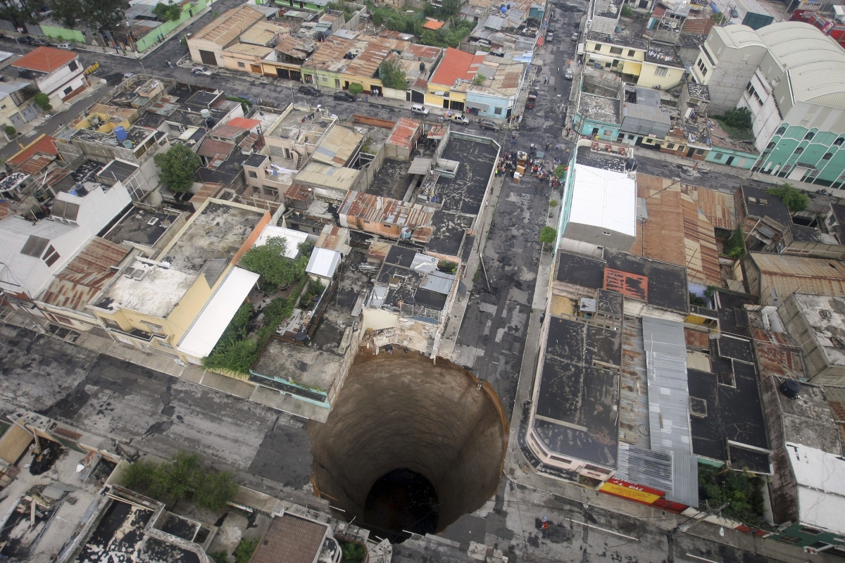 guatemala-city-sinkhole.jpg