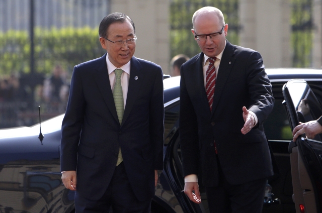 Ban Urges Political Solution to Russia-Ukraine Tension