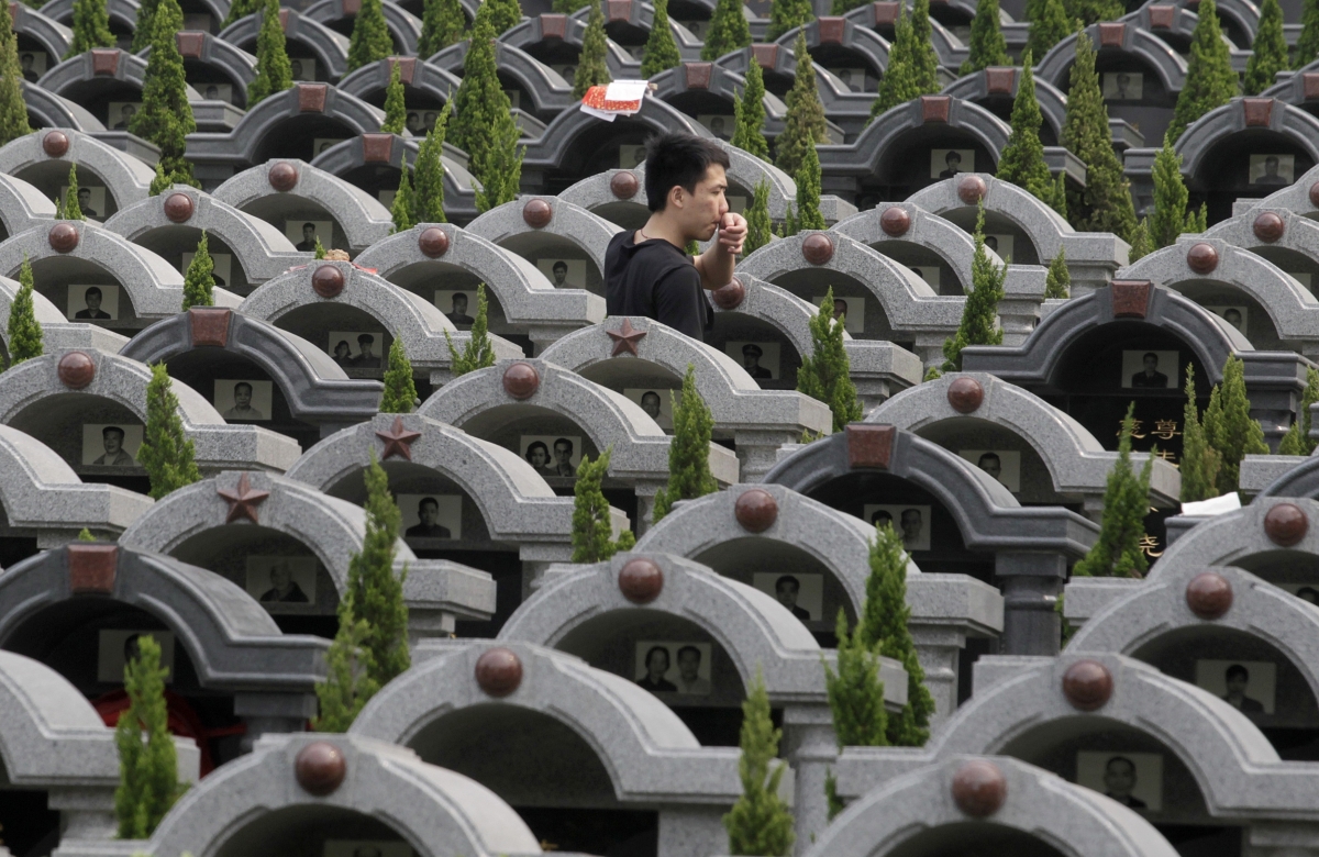  مسنون ينتحرون لضمان دفنهم في المقابر بدلا من حرقهم China-asia-suicide-village