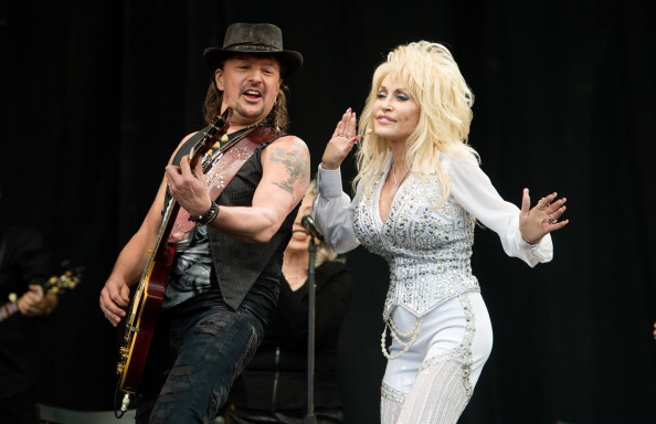 Parton was joined on stage by Richie Sambora. Glastonbury