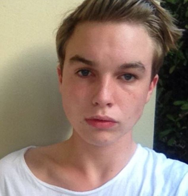 Australian Teenager Signed to Modelling Agency after Posting Selfies on ... - charles-levi