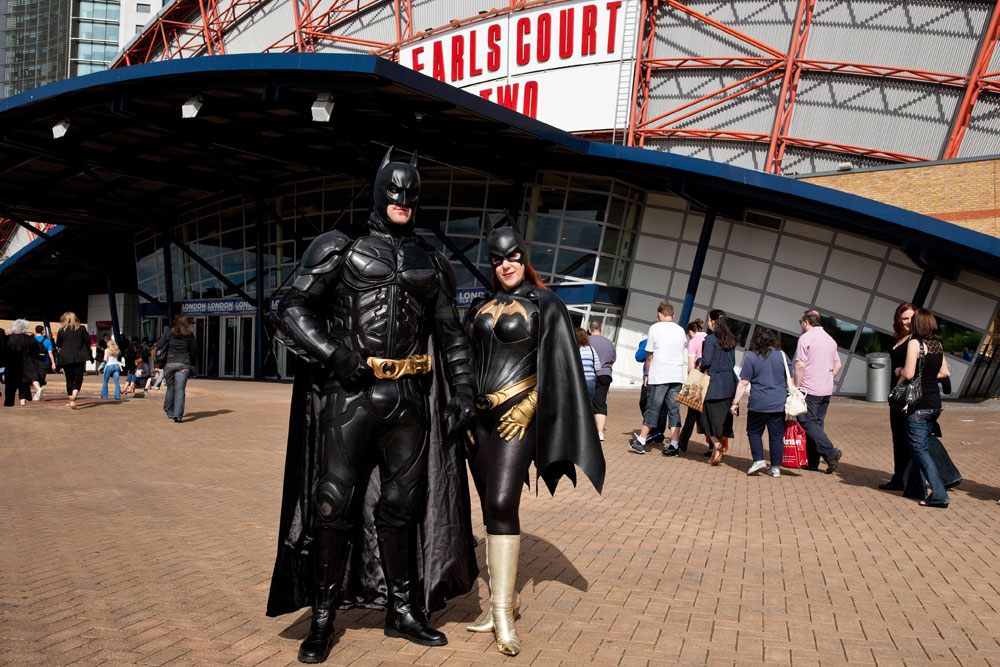 Cosplayers and Stars Mingle at London Film & Comic Con