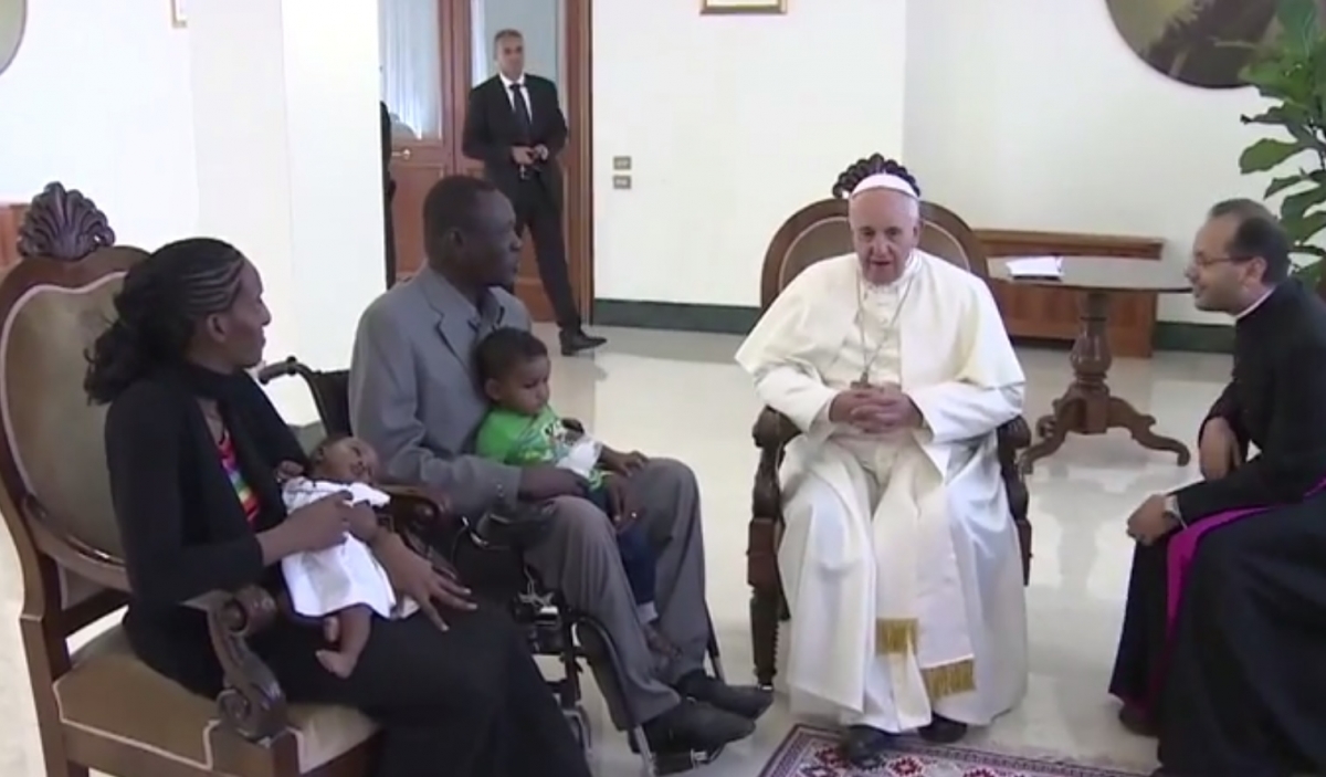 http://d.ibtimes.co.uk/en/full/1390580/sudanese-christian-woman-meriam-ibrahim-pope-francis.jpg?w=720&h=422&l=50&t=40