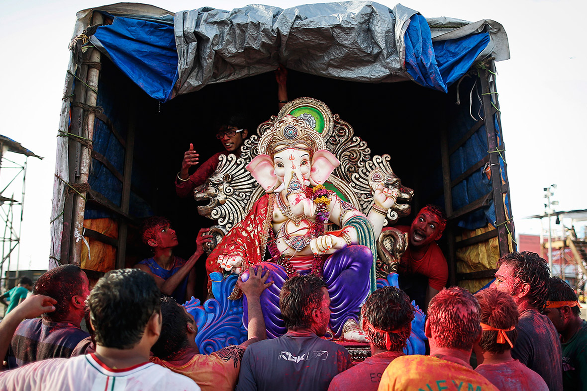 Devotees unload an idol of the Hindu god Ganesh, the deity of prosperity, to be immersed into the Arabian Sea in Mumbai