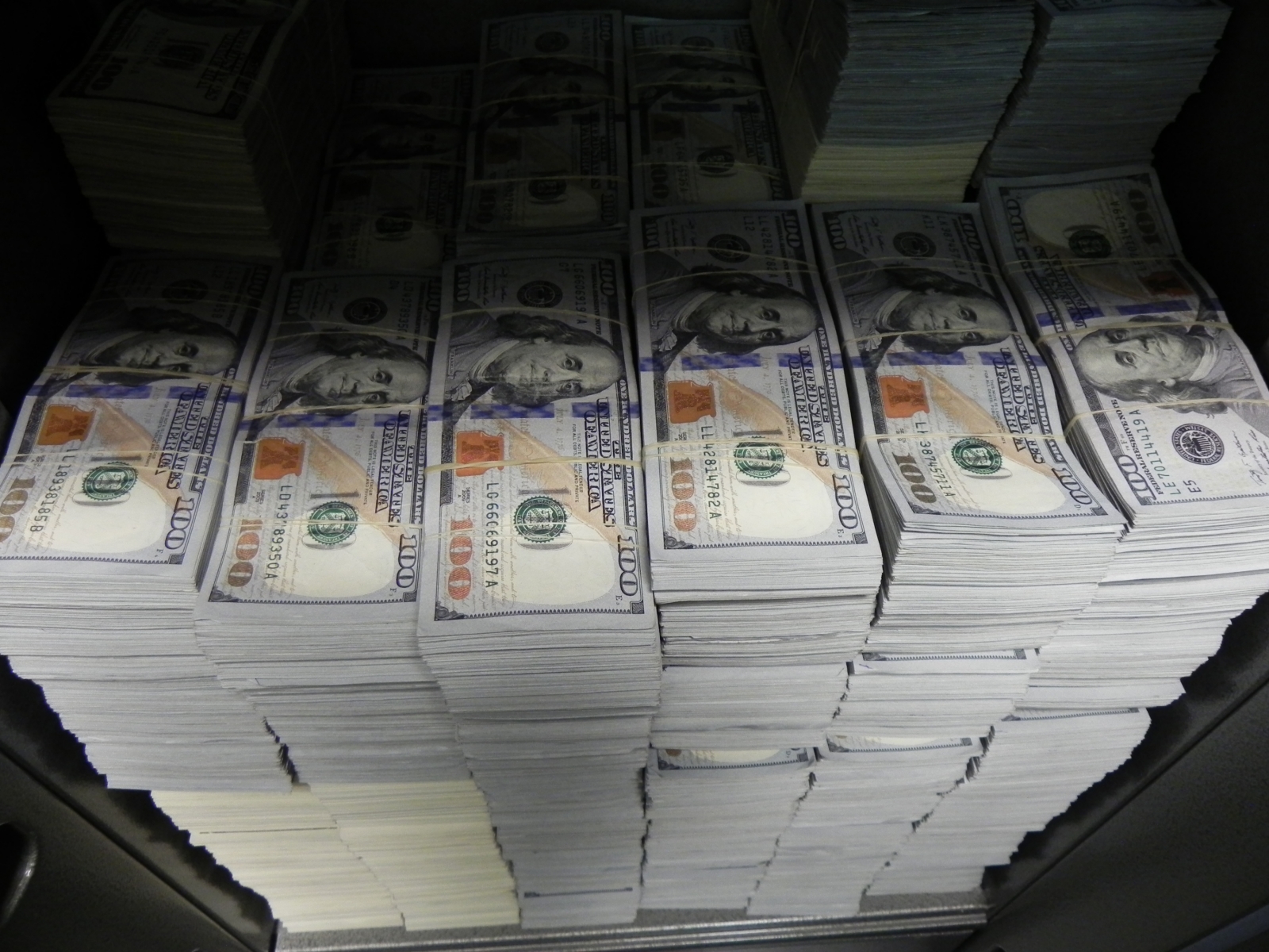 money drug cartel sinaloa woman laundering stomach cash riches dollar