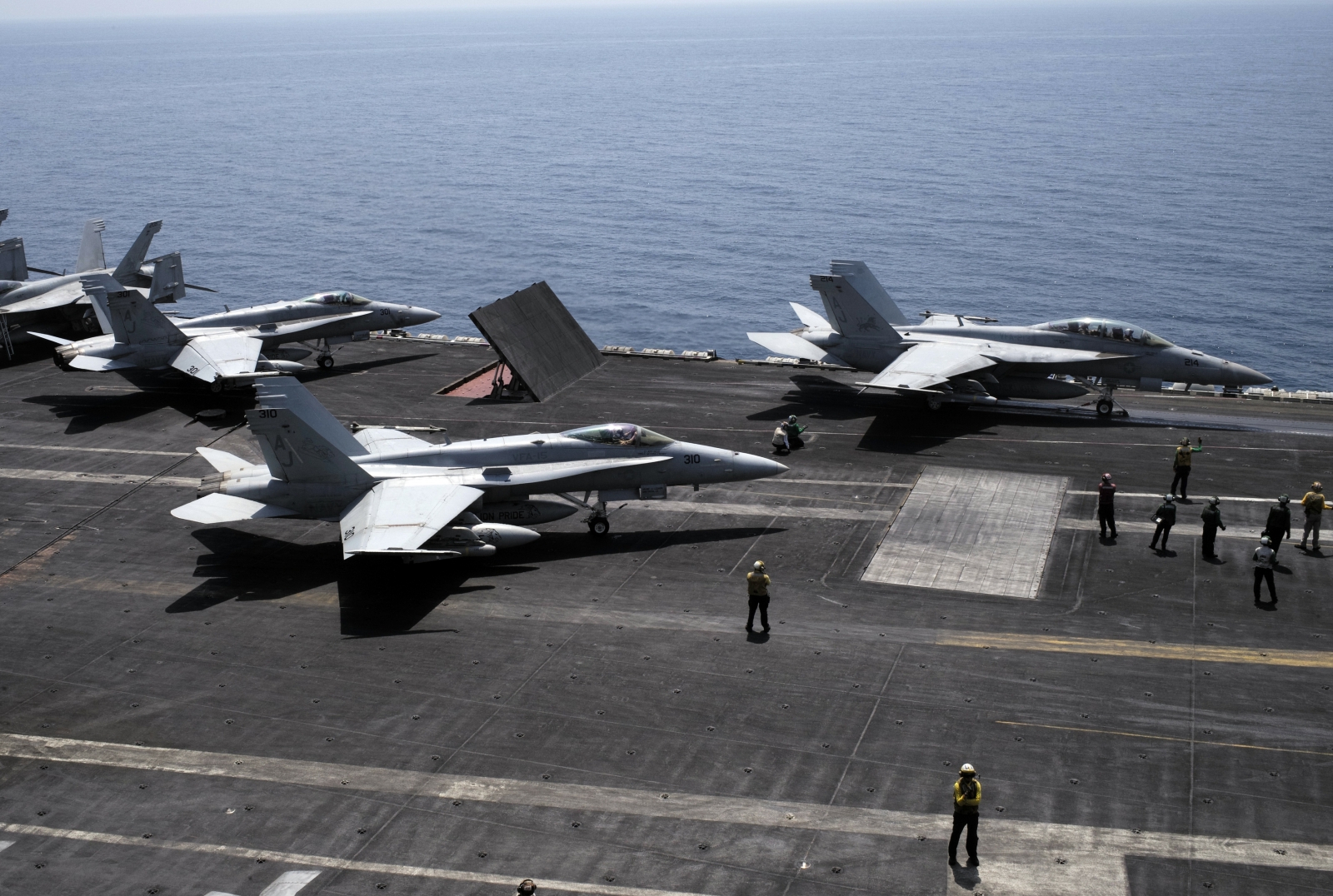 US and Arab Allies Launch Air Strikes against Isis Targets ...