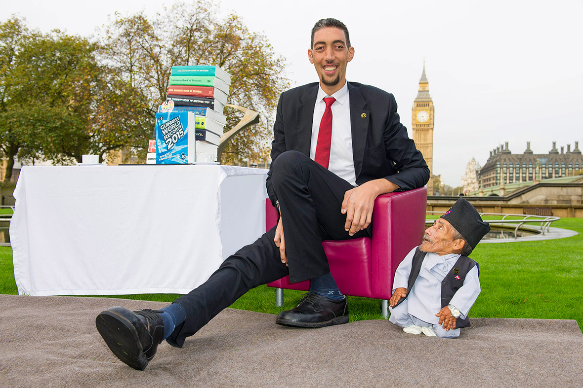 world-s-tallest-man-meets-shortest-guinness-world-records-day-2014