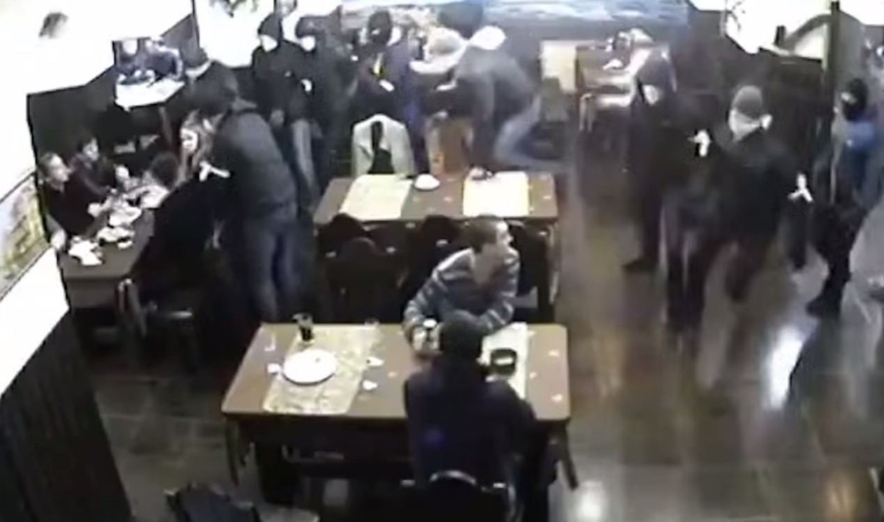 Russia: Viral Video Shows Vichuga Drinker Unimpressed as Gang Storms Club - International Business Times UK