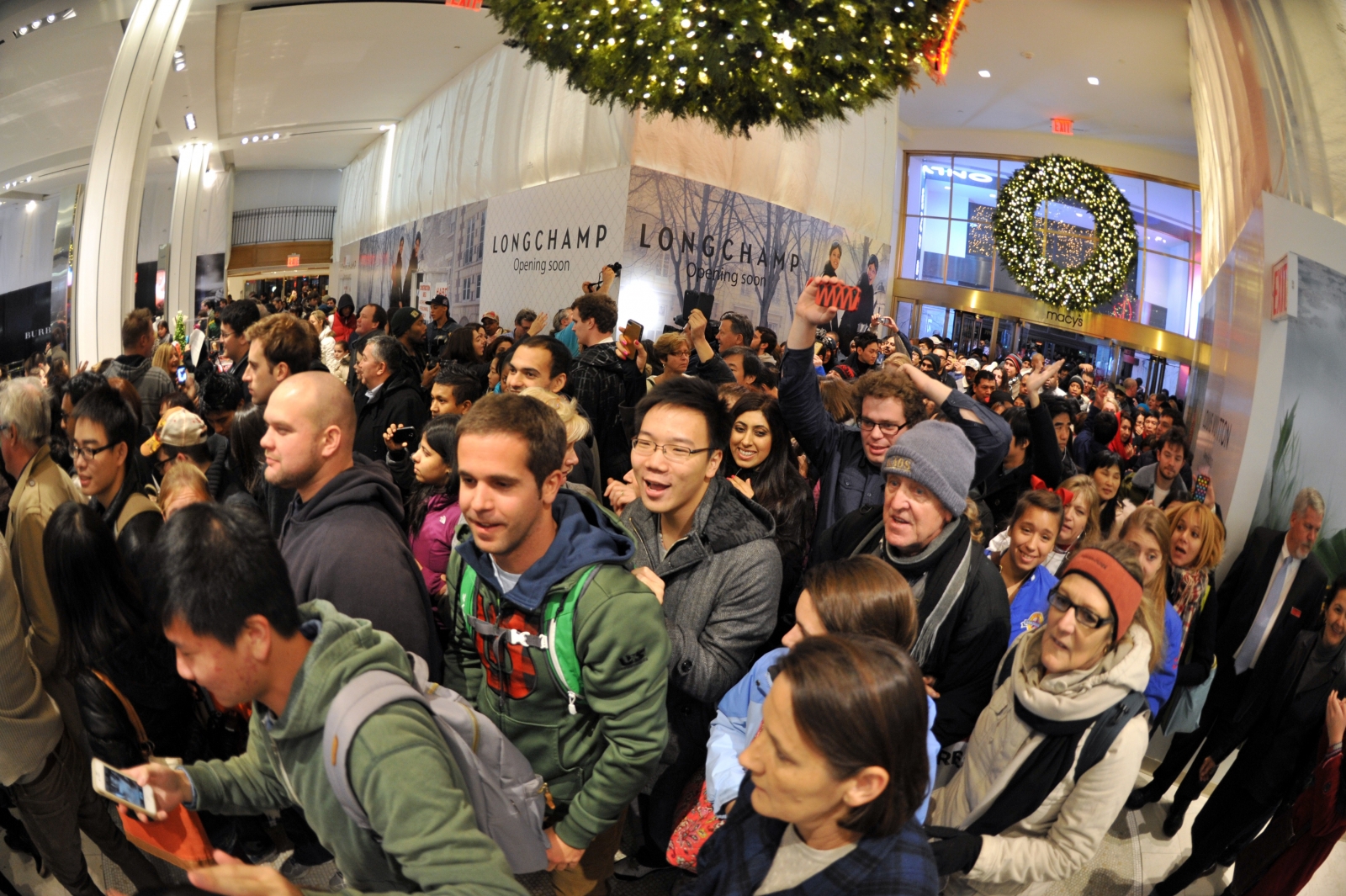 Black Friday 2014: Why Shopping for Deals Makes People Go Crazy