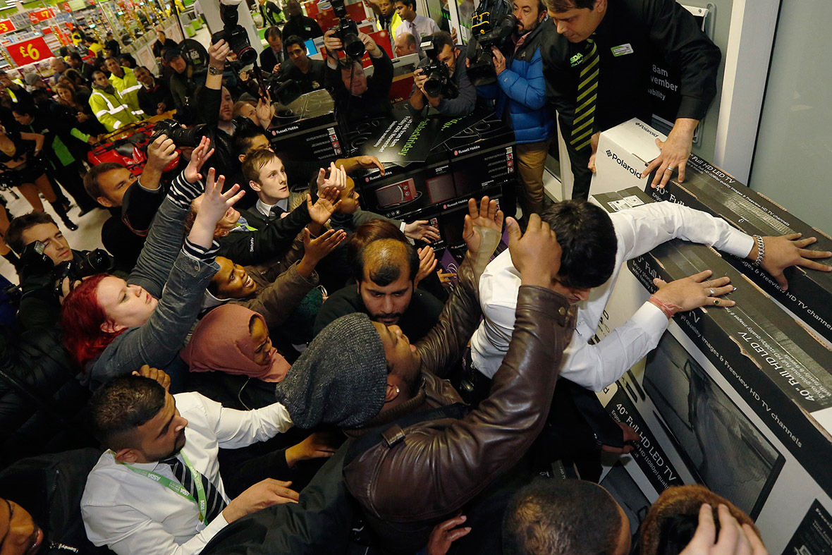 Black Friday Frenzy in Britain and the US: Photos of Shoppers Fighting