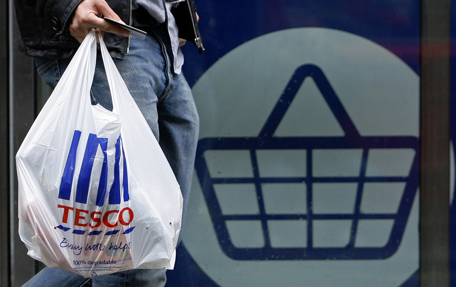 Tesco tools up for price cuts war