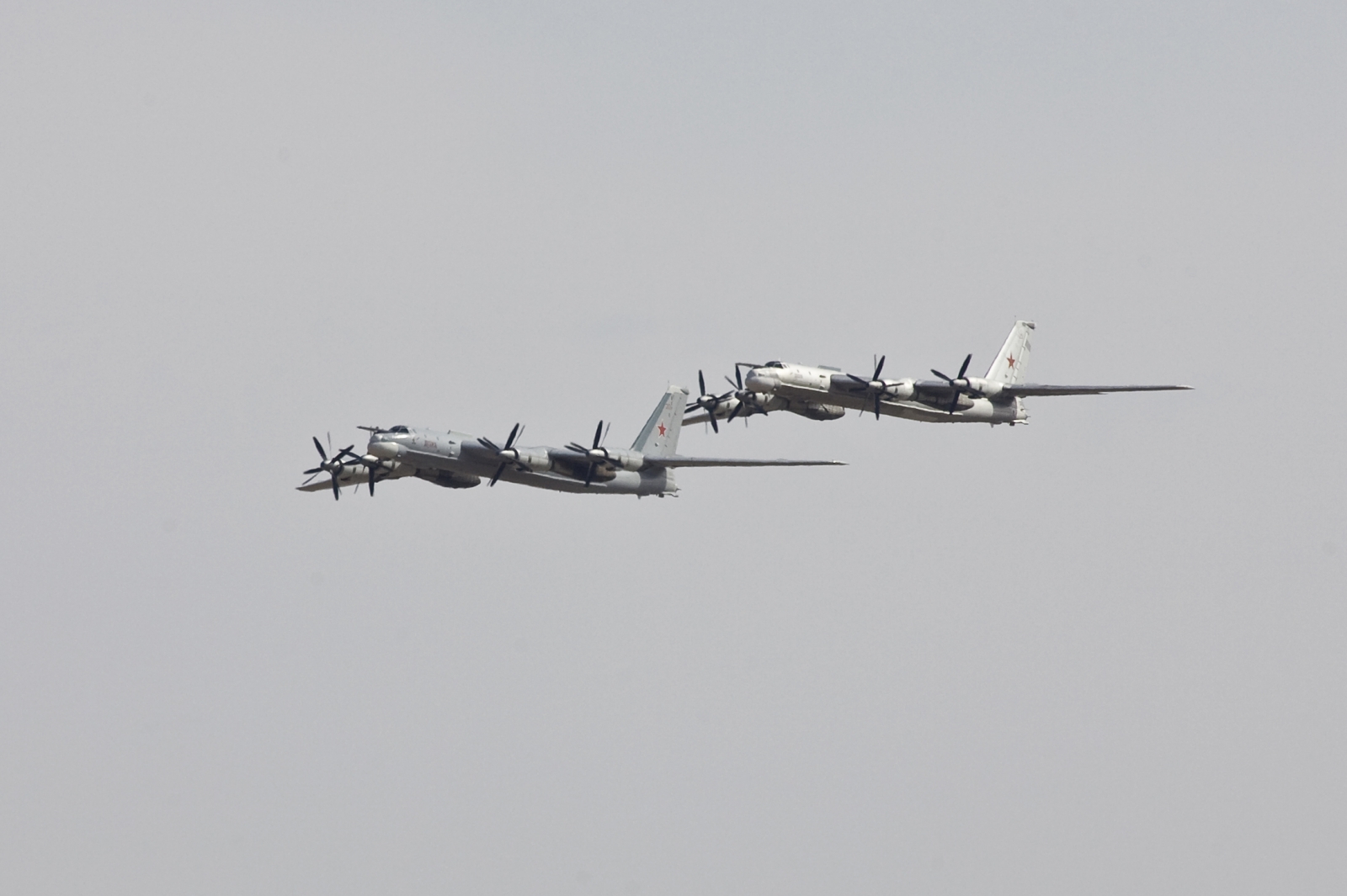 http://d.ibtimes.co.uk/en/full/1422069/russian-bomber-was-carrying-nuclear-missile.jpg?w=736
