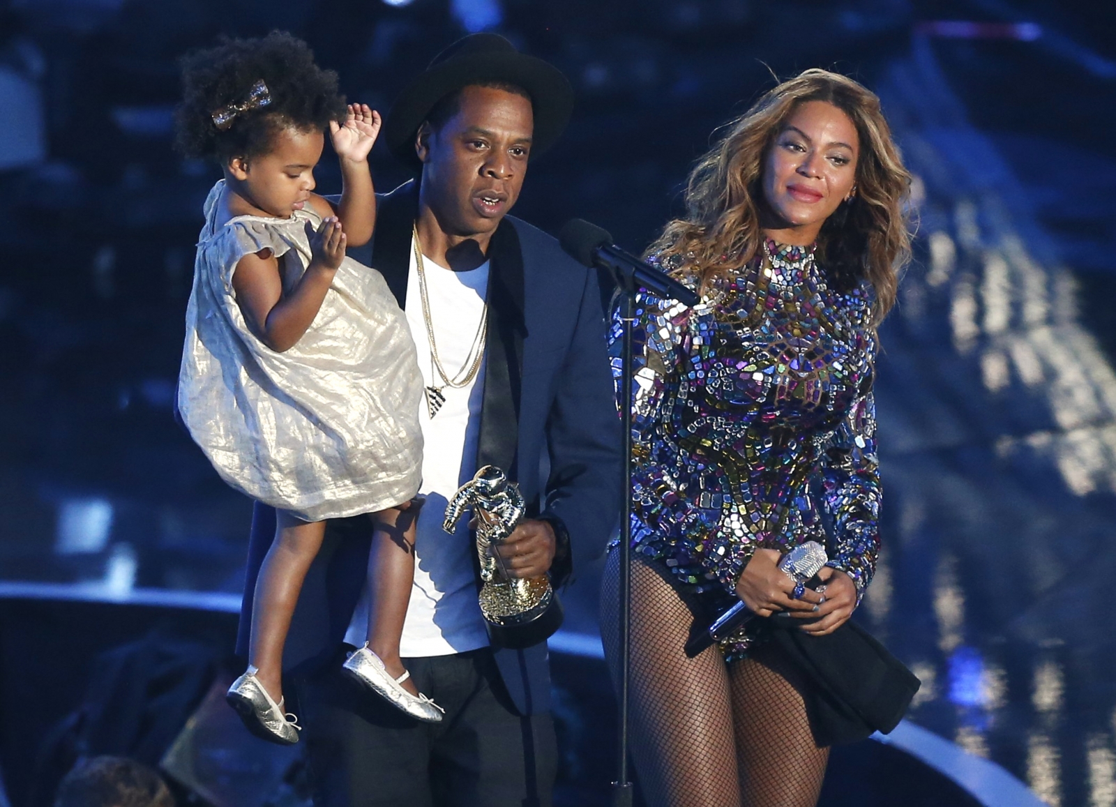 Fight Night: Jay Z, Rihanna, & Fabolous Attend Roc Nation 
