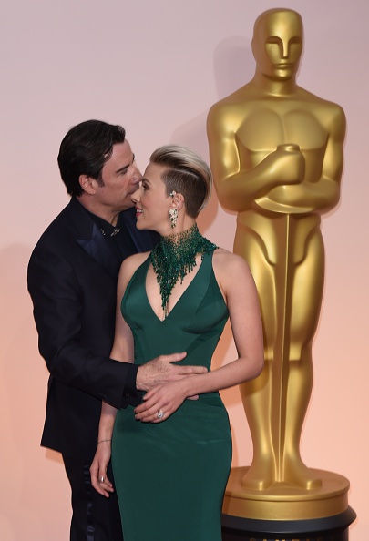 Scarlett Johansson Responds To John Travolta S Kiss At Oscars Red Carpet