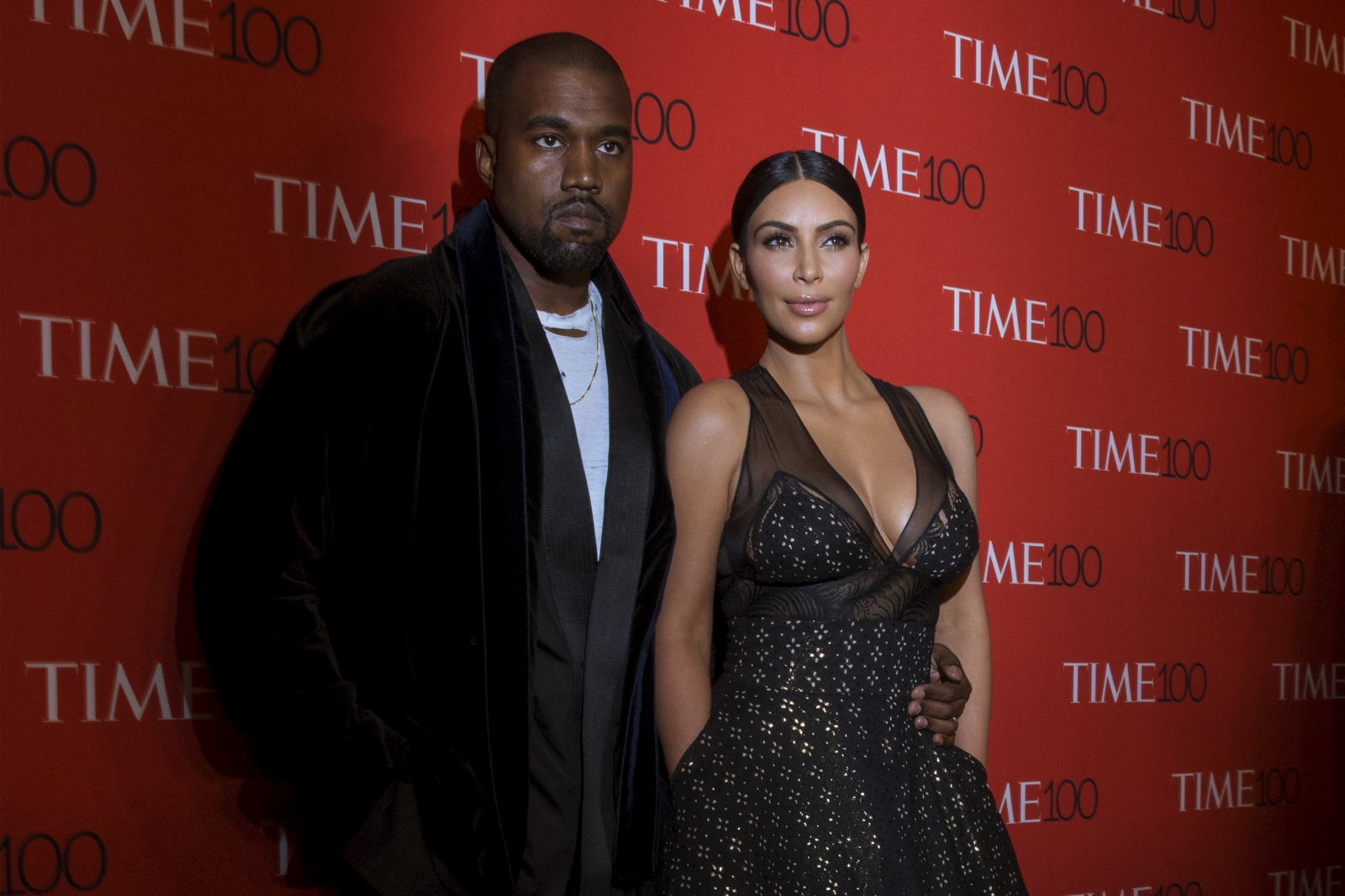 Kanye West Pays Tribute To Kim Kardashian I M Married To The Girl Of My Dreams