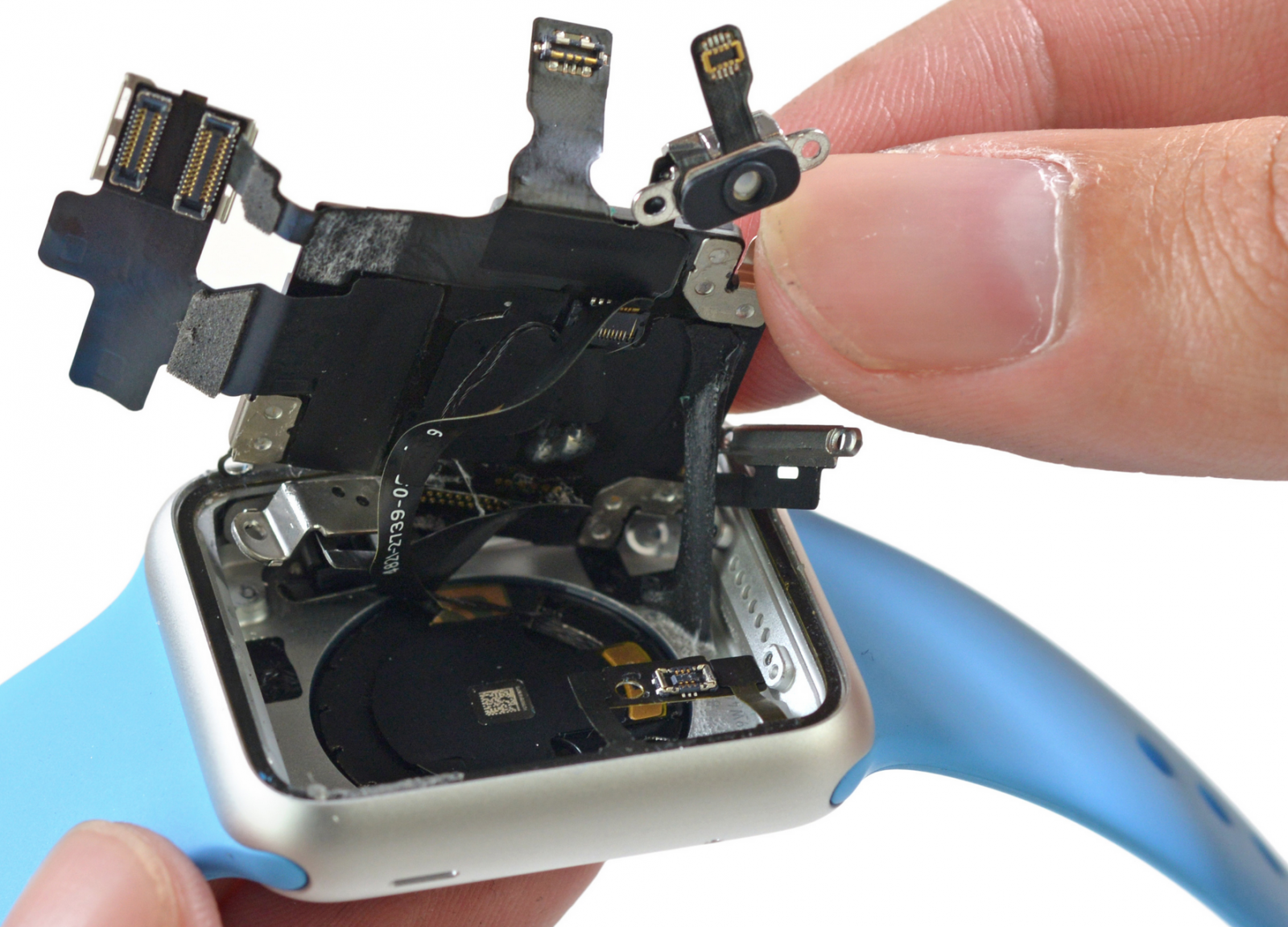 inside-apple-watch-battery-s1-digital-crown-and-sensors-making-the