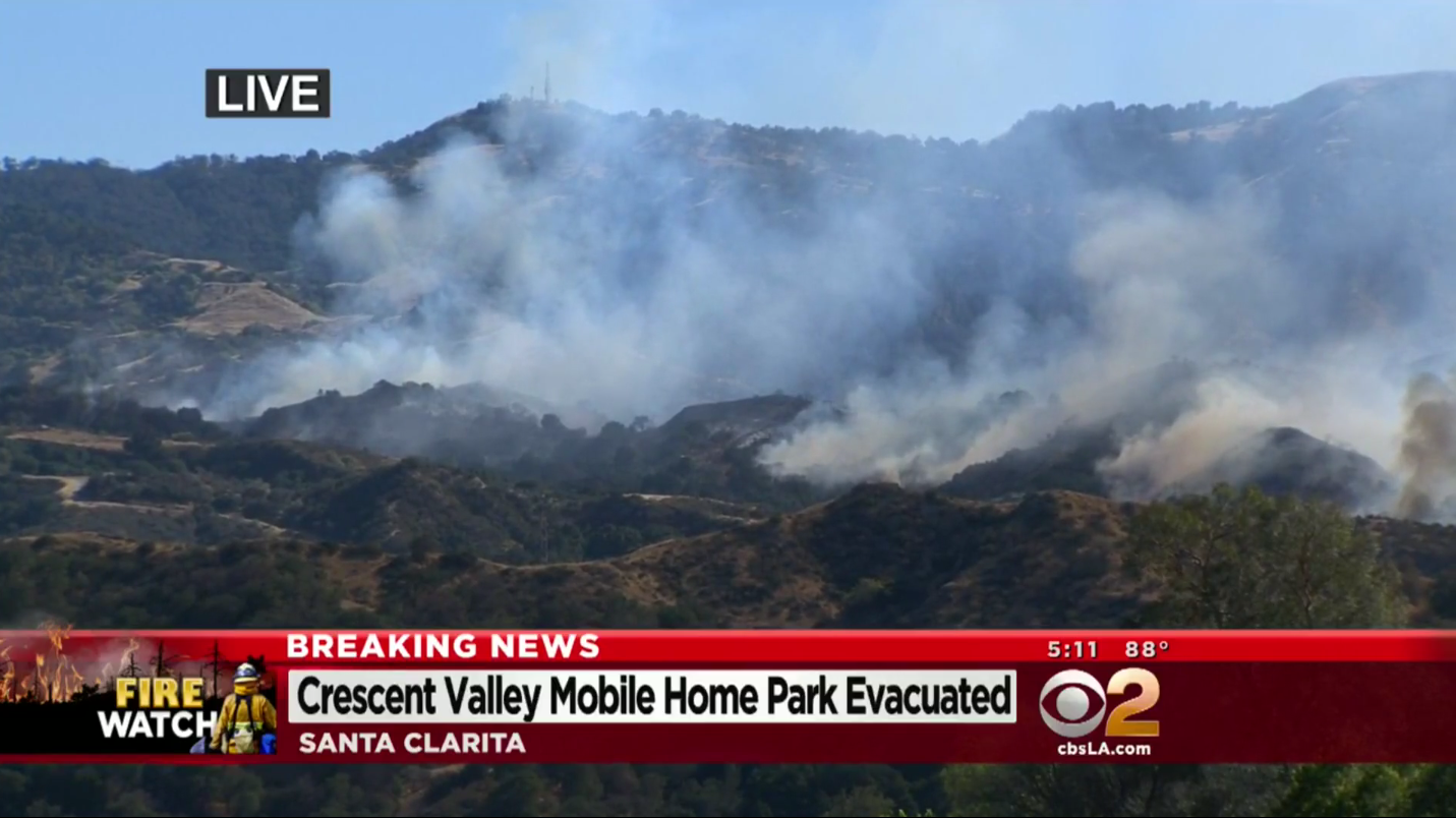 California 1,000 Evacuated as Santa Clarita fire threatens homes