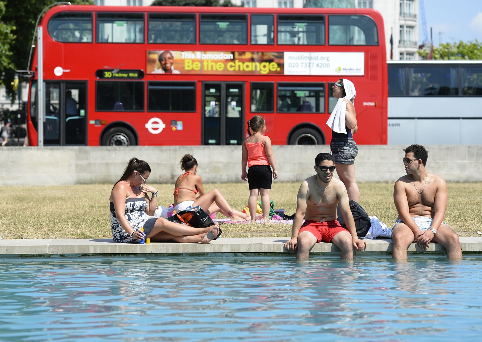 UK Heatwave Health Warnings As Temperatures Set To Hit C