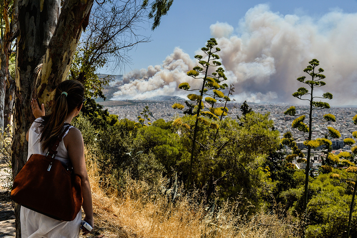 Greece Fire rages on the hills around Athens causing residents to flee