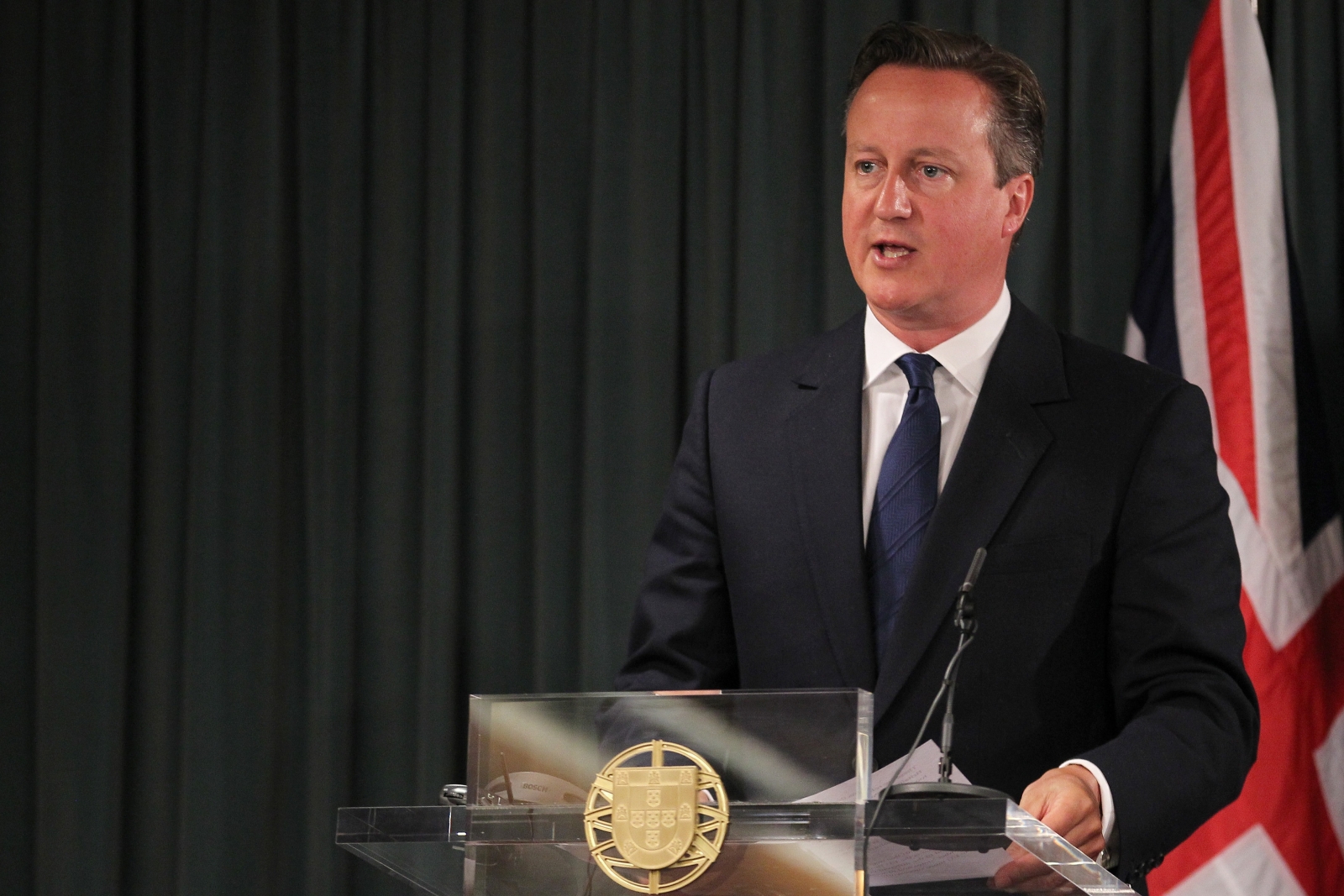 cameron-promises-britain-will-take-syrian-refugees.jpg