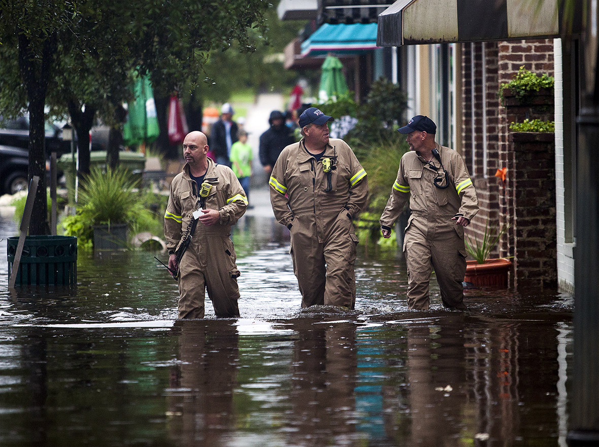 South Carolina flooding 11 killed after 2ft of rain falls in three