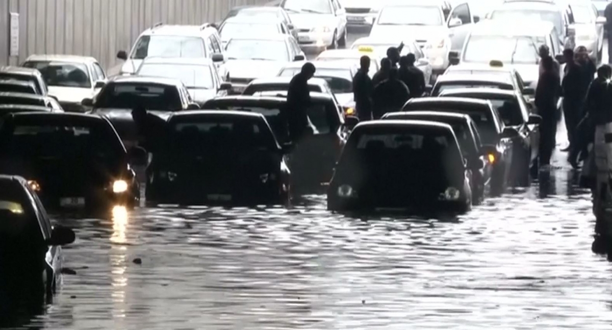 Jordan Heavy rain causes flooding chaos in Amman