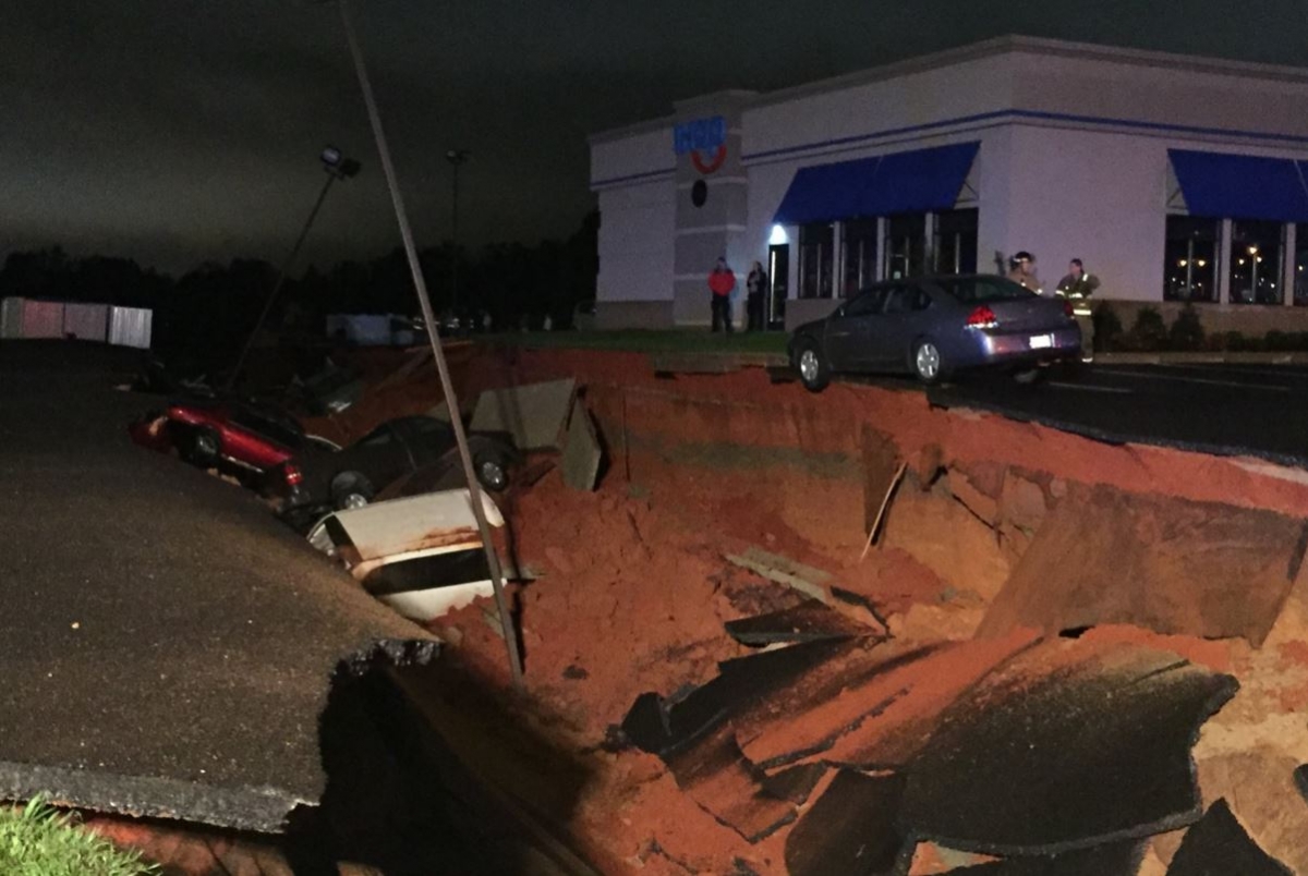 15 metre sinkhole swallows dozens of cars in Mississippi parking lot