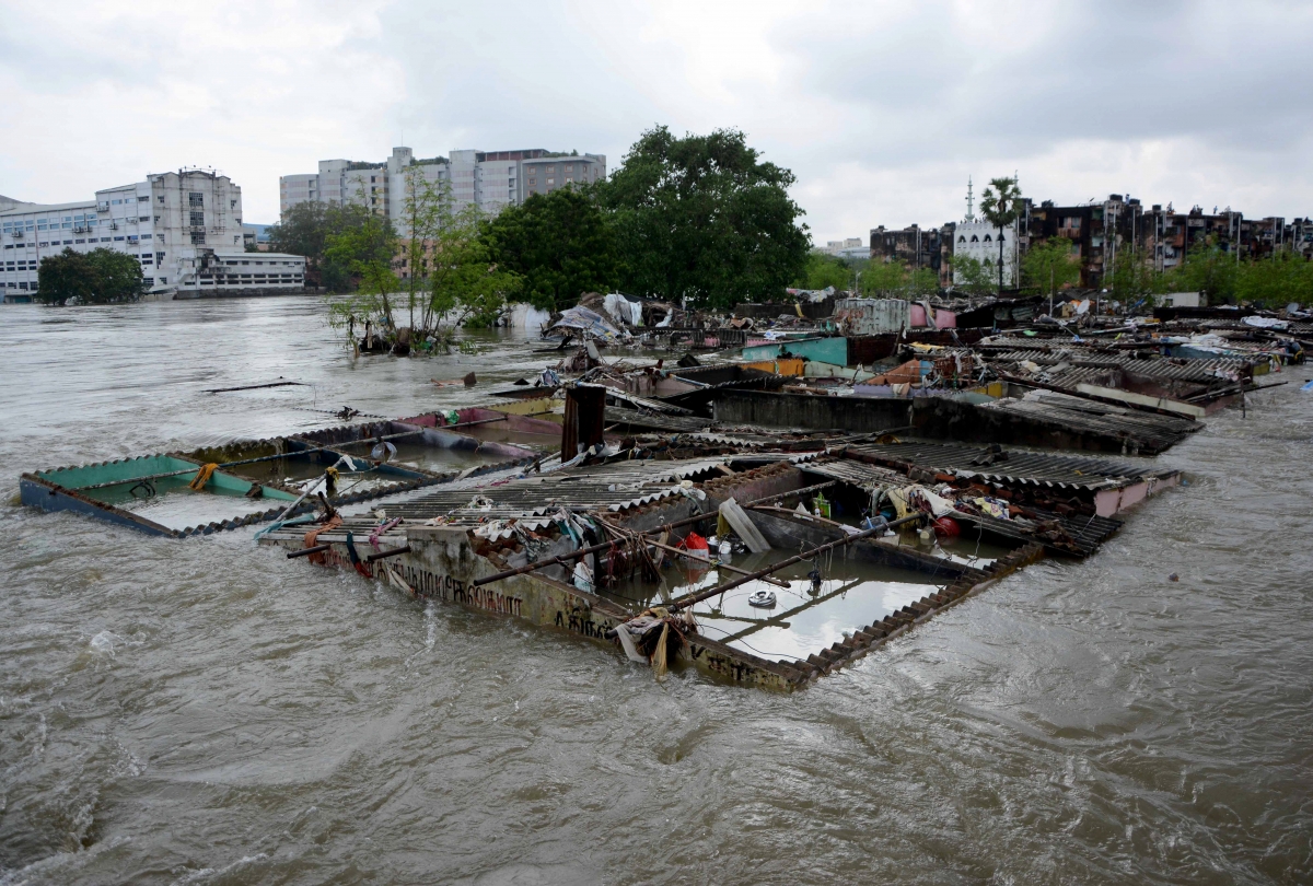 Chennai Floods Indian army evacuates 2,000 as death toll rises to 269