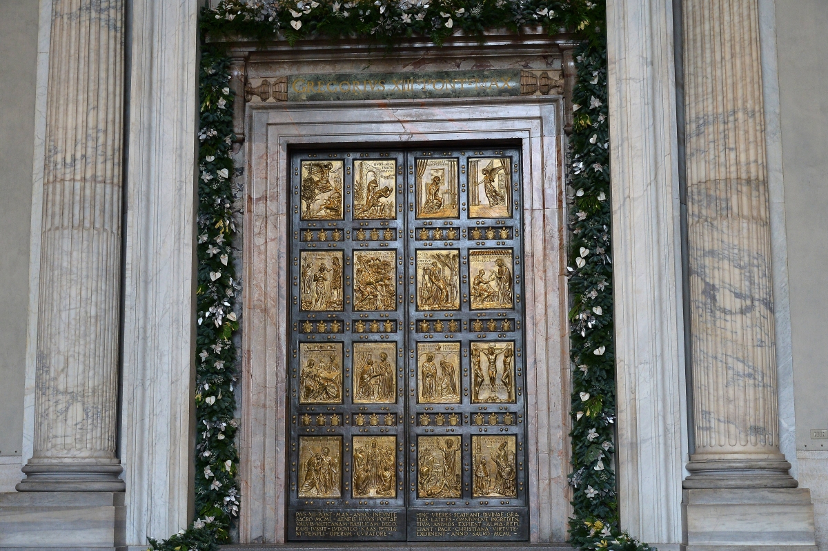 Jubilee: Pope Francis Opens Holy Door To Launch Year Of Mercy Amid ...