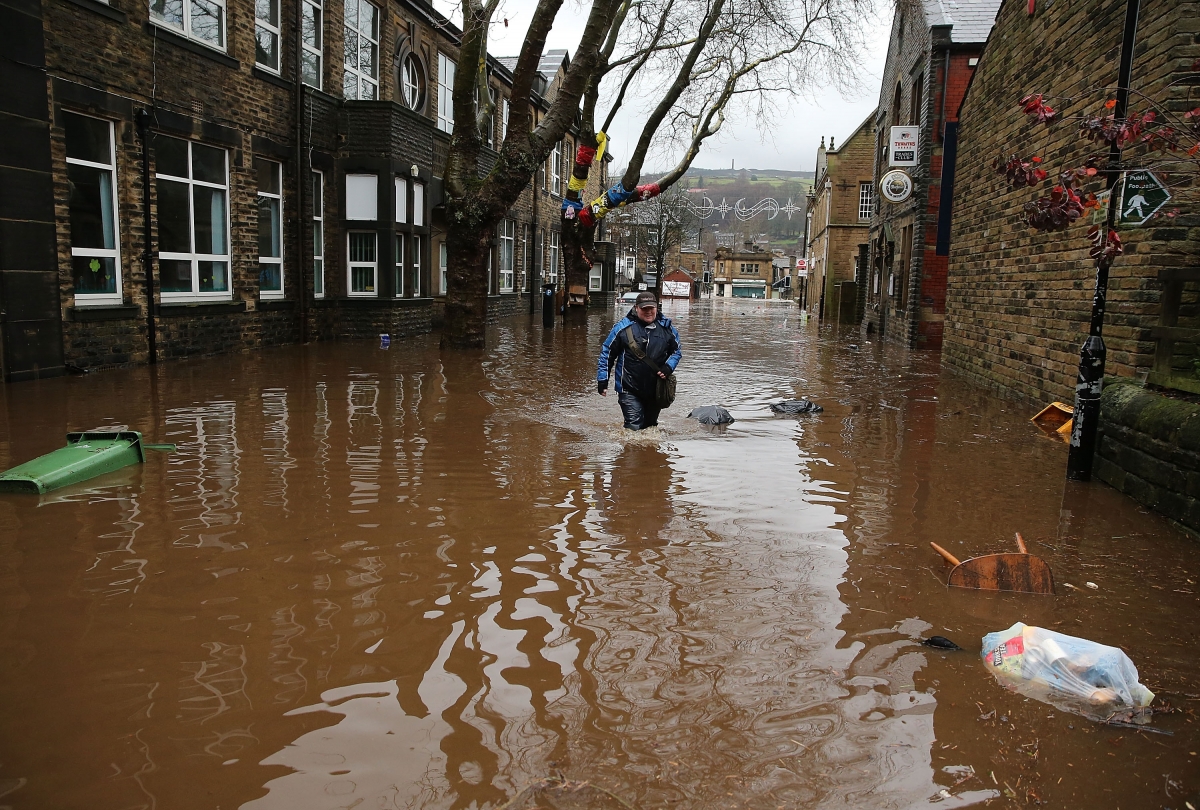 UK floods: What is a 'bomb cyclone' and why could it worsen Storm Frank flooding in ...