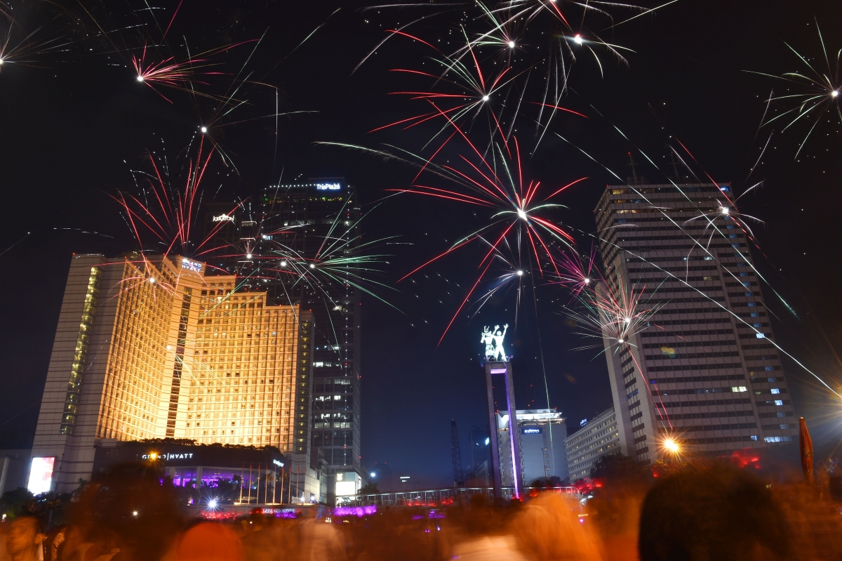 new year jakarta 2016 happy new year 2016 live midnight strikes in myanmar and new year jakarta 2016 happy new year 2016 live midnight strikes in myanmar and