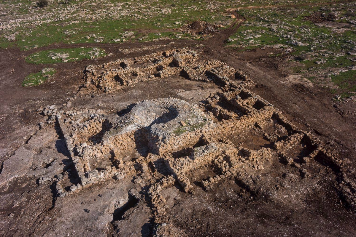 twin-archaeological-discoveries-in-israel-depict-life-before-and-after