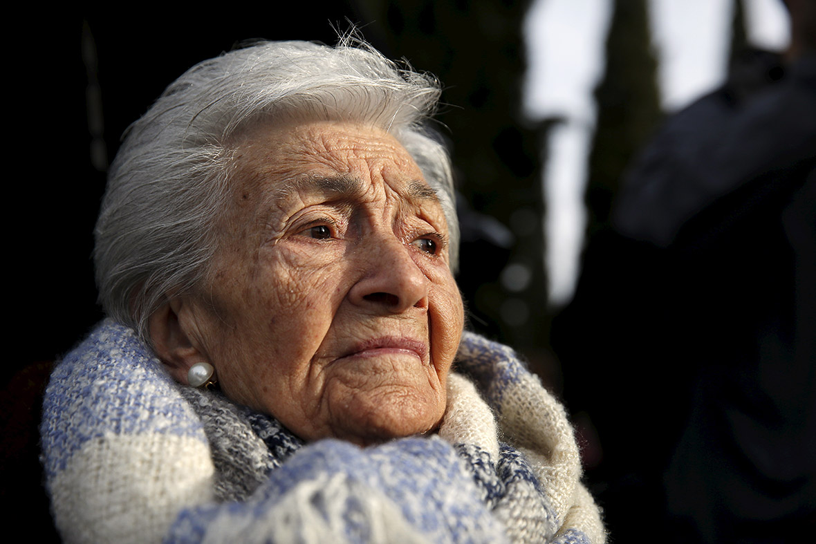 spain-civil-war-graves-exhumed-allowing-90-year-old-woman-to-finally