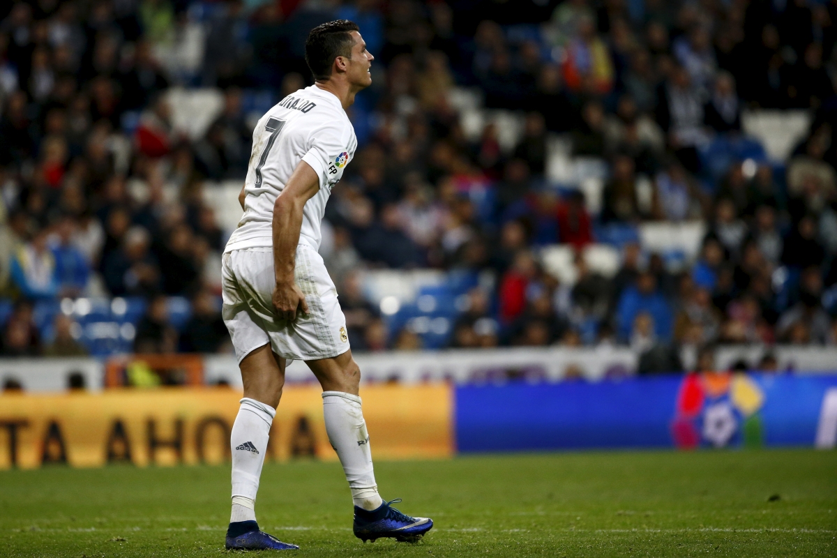 Real Madrid Cristiano Ronaldo Suffers Injury Scare Ahead Of Manchester