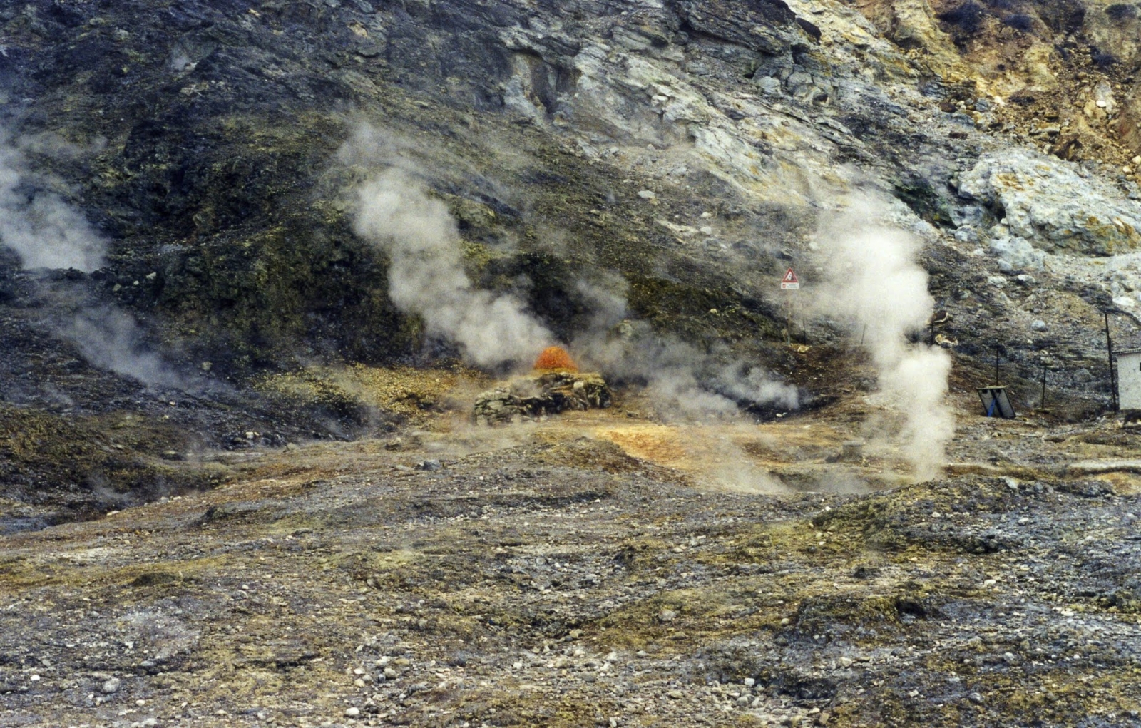 Campi Flegrei Naples Supervolcano Reaching Critical Pressure Needed For Eruption 0484