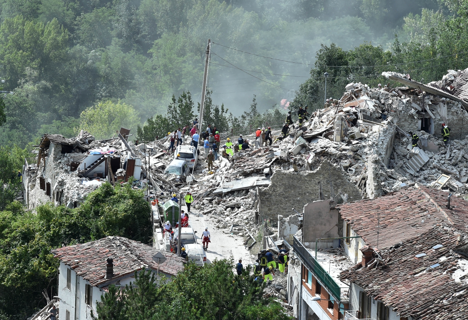 Amatrice earthquake: Matteo Renzi says 'Italy is crying' as death toll hits 1201600 x 1095