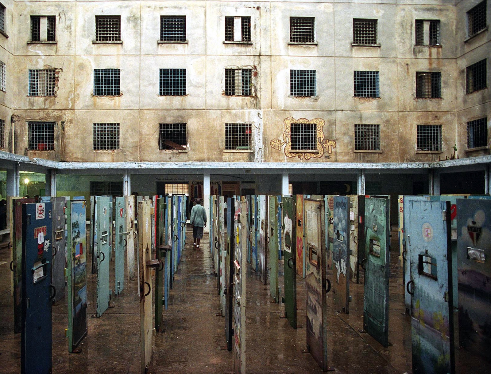 prison carandiru brazil massacre prisons facts dungeons brazilian prisoners 1992 died jail court riot inmates police