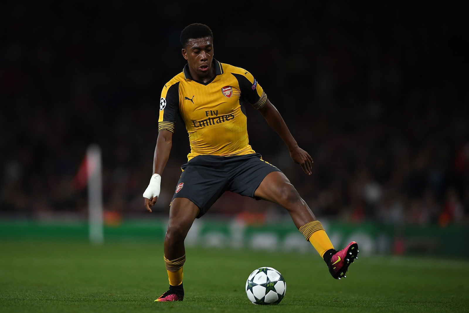 Alex Iwobi: Arsenal Star Likens Youngster To Jay-Jay Okocha And Edgar ...