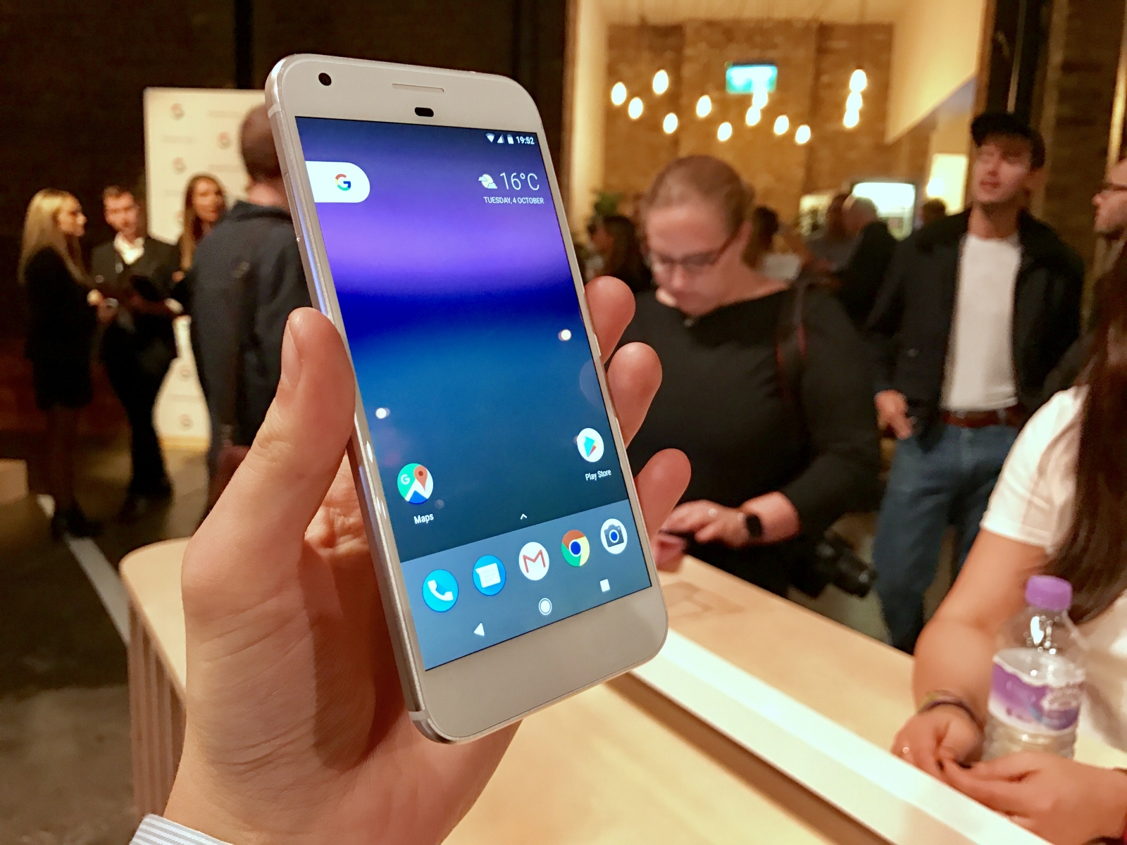 google-pixel-and-pixel-xl-hands-on-first-impressions