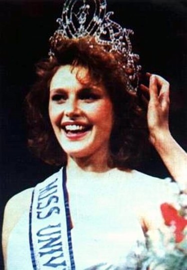 Mona Grudt dubbed herself “the beauty Queen from Hell” as a publicity stunt as she was born in the Norwegian city Hell. she also went ahead and won the three segments in the semi finals. 6.Miss Universe 1990