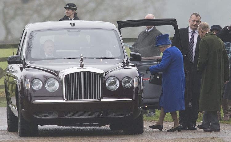 The Queen attends Sandringham church service with Prince Philip, Prince William and Kate Middleton - International Business Times UK