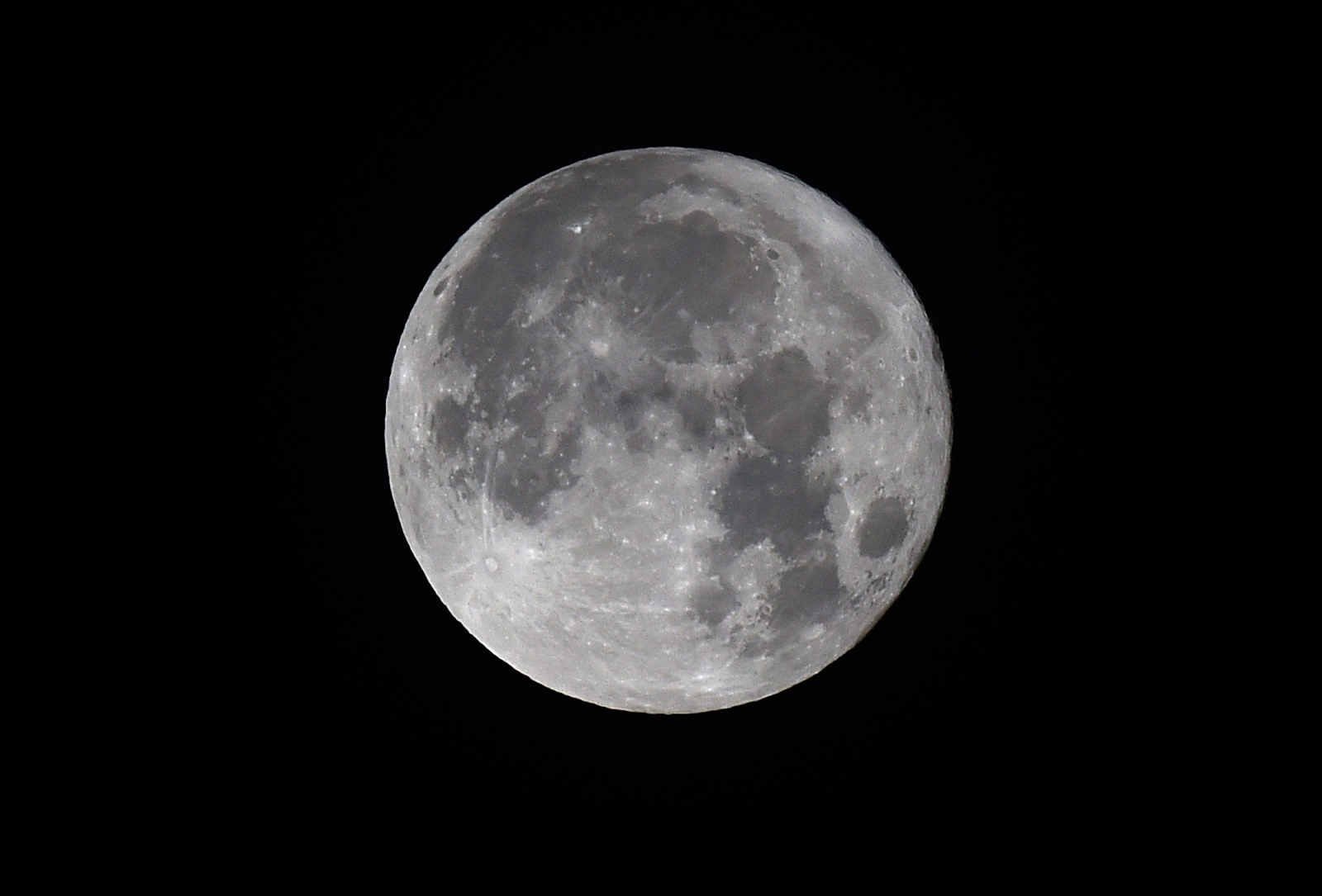 Nasa Scientist Wants The Moon To Become A Planet By Changing A Definition