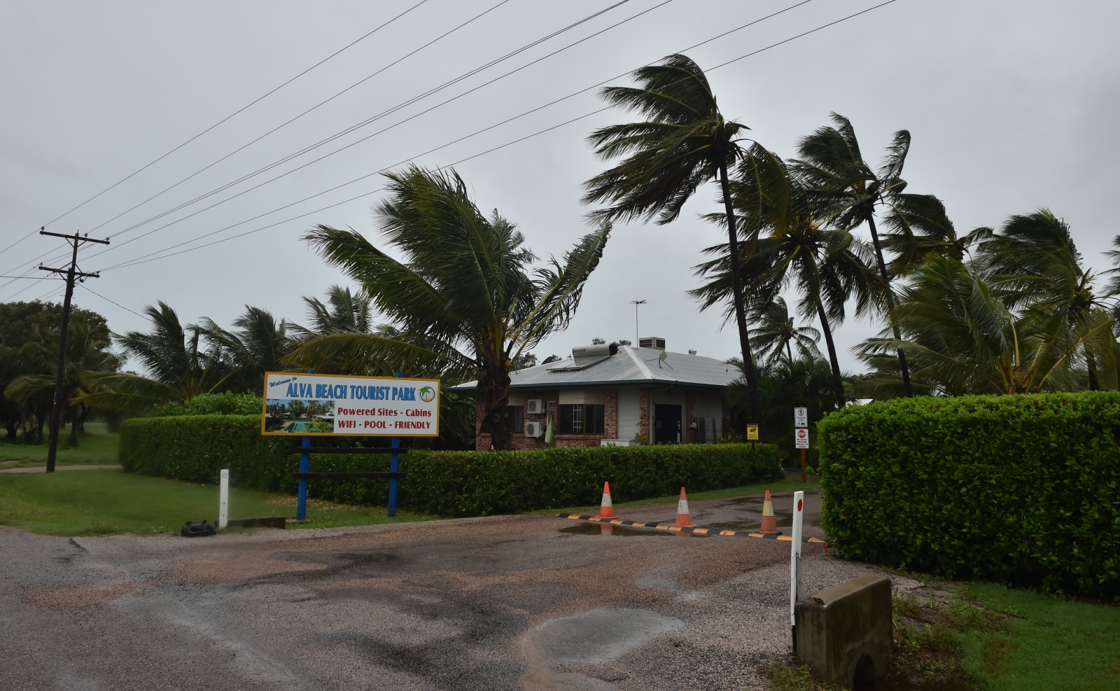 Cyclone Debbie Declared A 'catastrophe' As Eye Of Storm Makes Landfall ...