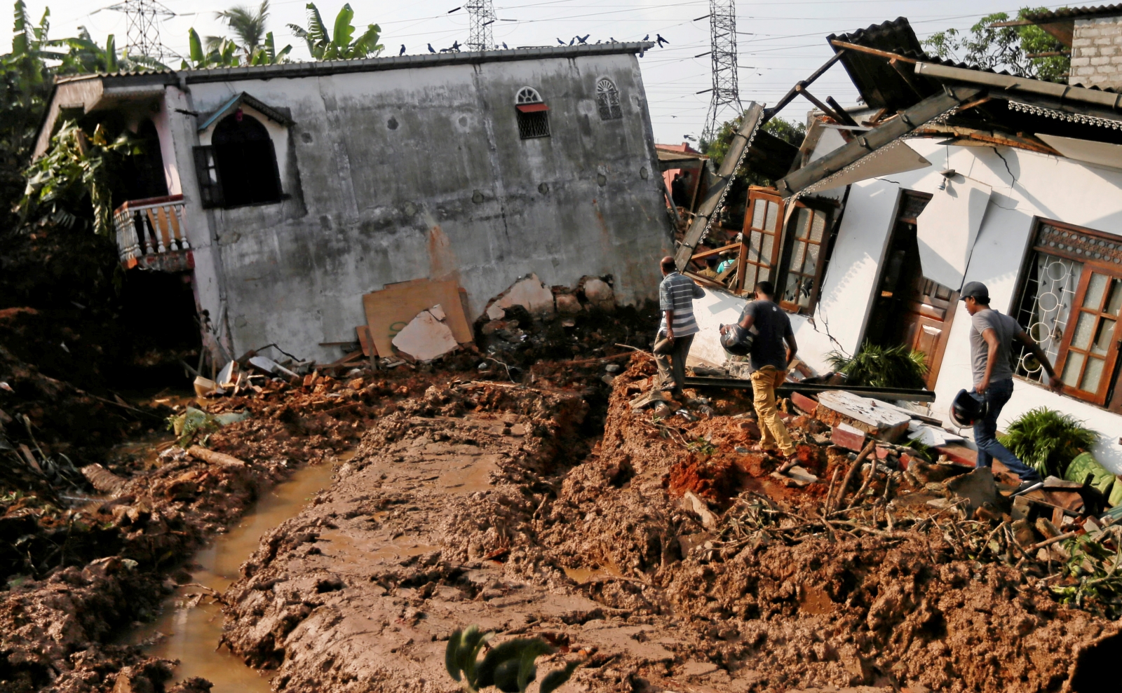 Sri Lankans Cry Murder As Meethotamulla Garbage Landslide Death Toll ...