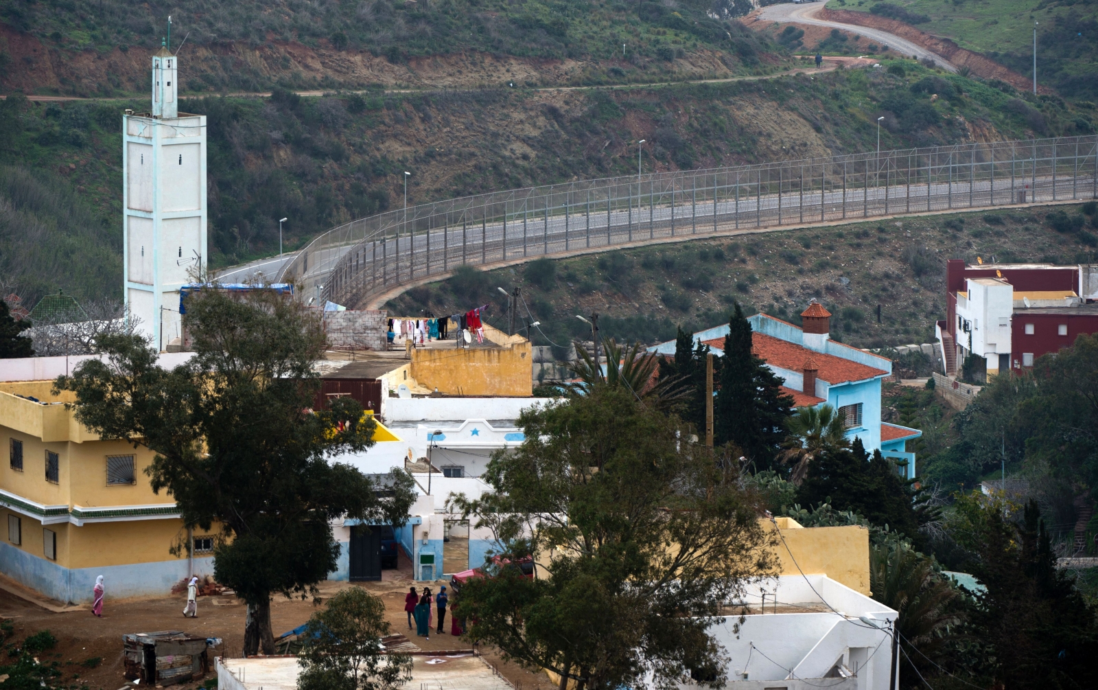 Female porter crushed to death at Ceuta-Morocco border crossing - International Business Times UK